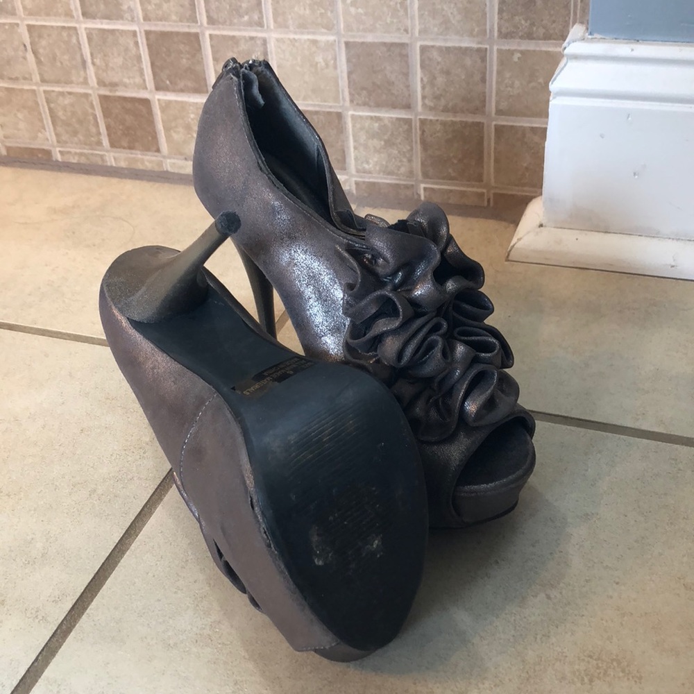 Heels - Picture 2 of 2